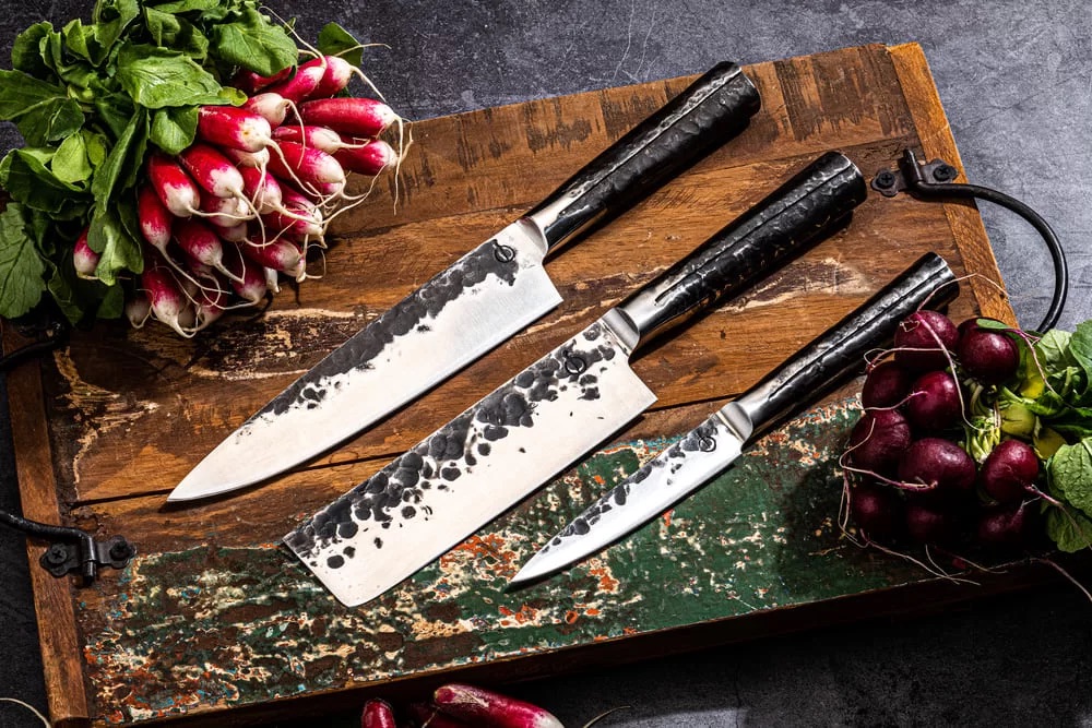 Nůž Forged Intense – řemeslný detail a atmosféra